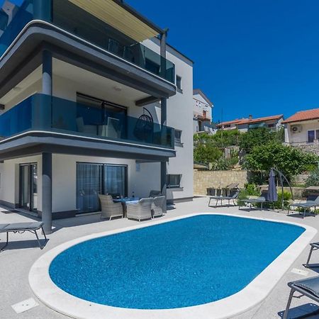 Modern Apartments With Shared Pool Near The Sea プーラ エクステリア 写真