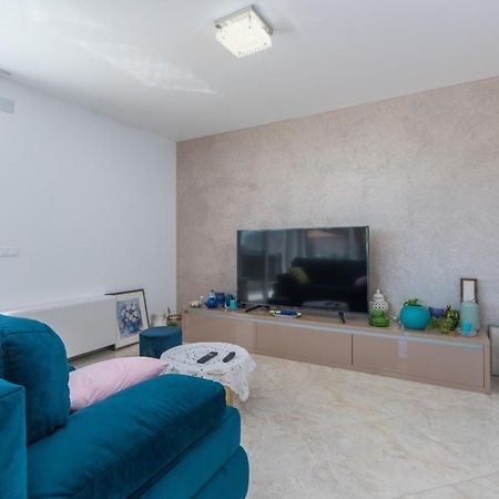 Modern Apartments With Shared Pool Near The Sea プーラ エクステリア 写真
