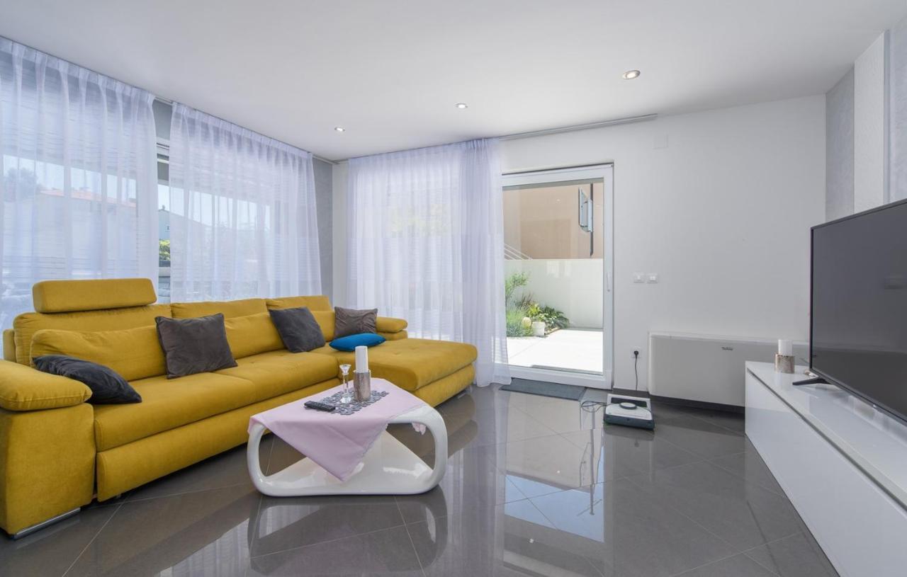 Modern Apartments With Shared Pool Near The Sea プーラ エクステリア 写真