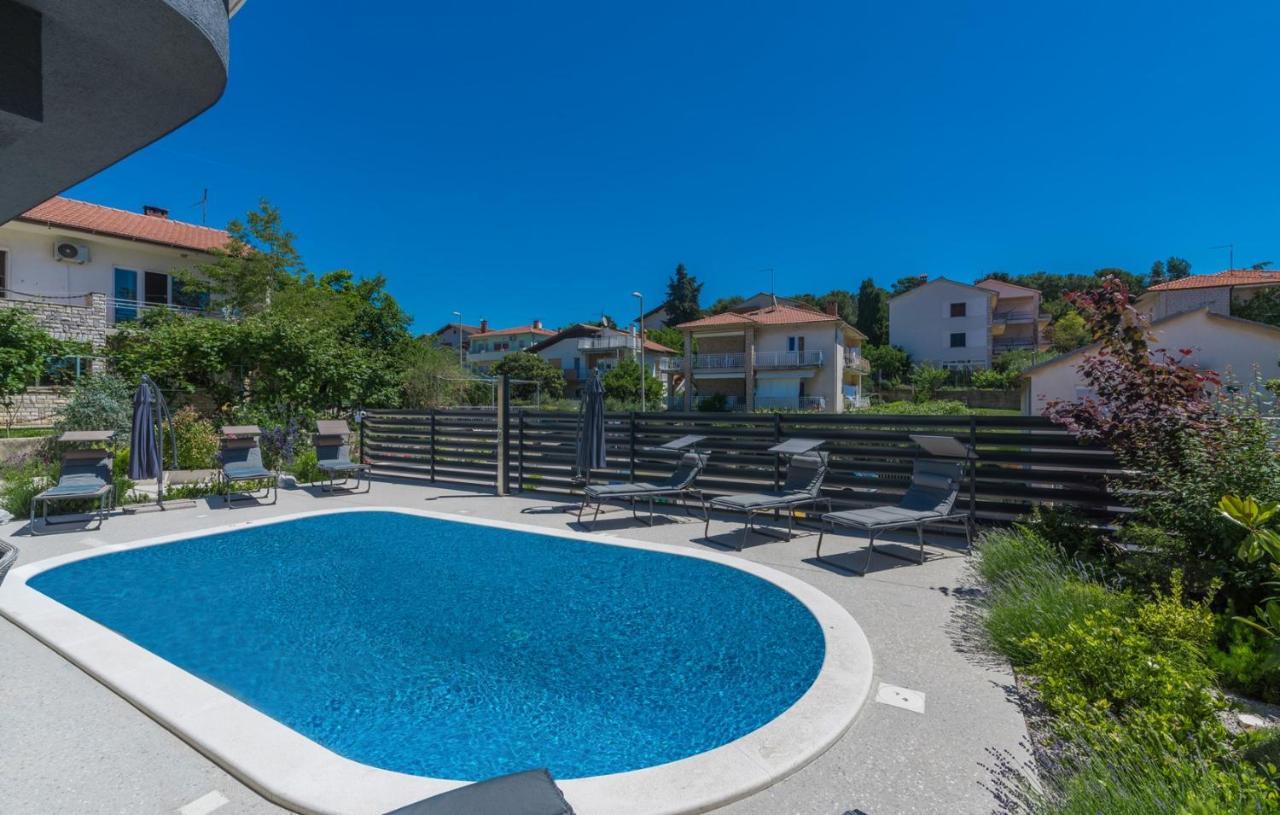 Modern Apartments With Shared Pool Near The Sea プーラ エクステリア 写真