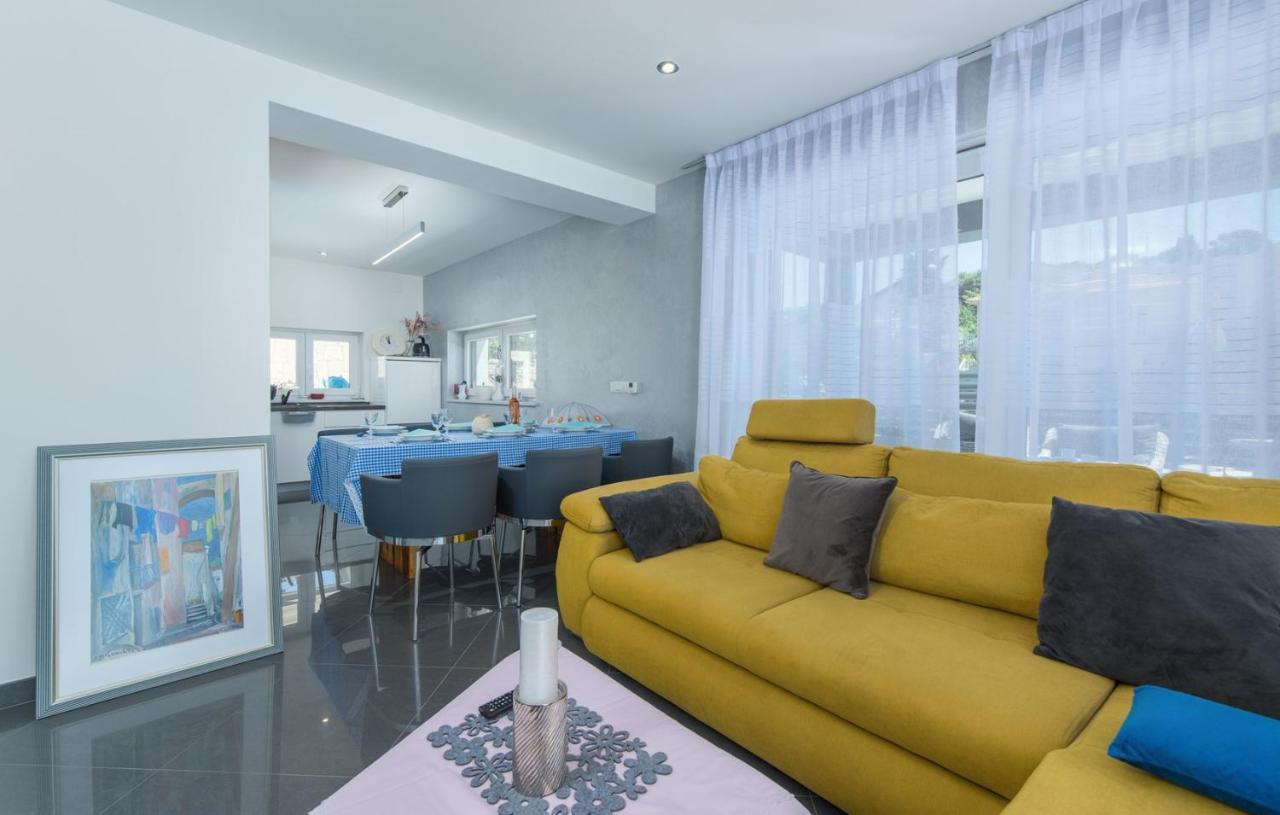 Modern Apartments With Shared Pool Near The Sea プーラ エクステリア 写真