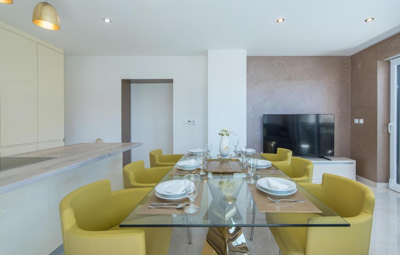Modern Apartments With Shared Pool Near The Sea プーラ エクステリア 写真