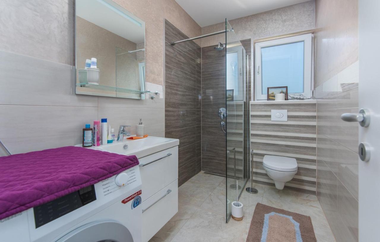 Modern Apartments With Shared Pool Near The Sea プーラ エクステリア 写真