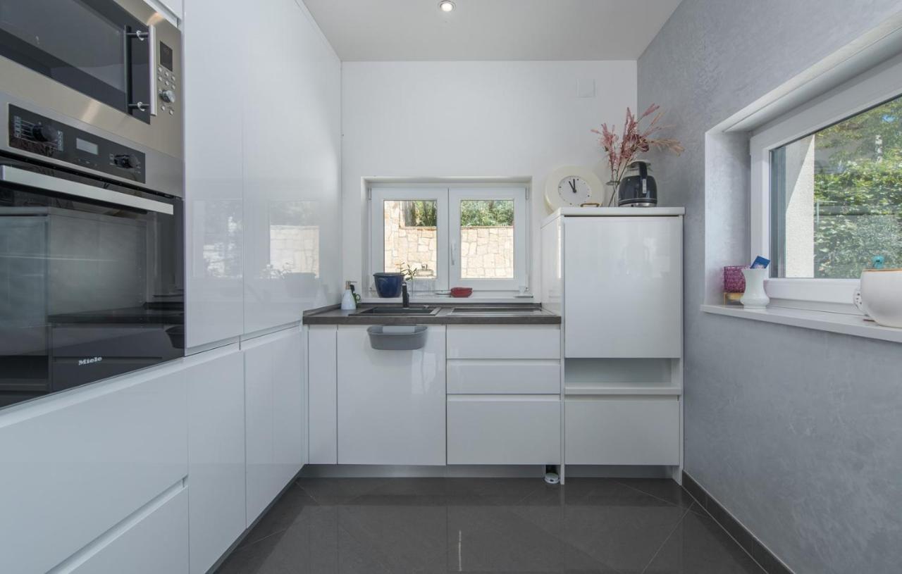 Modern Apartments With Shared Pool Near The Sea プーラ エクステリア 写真