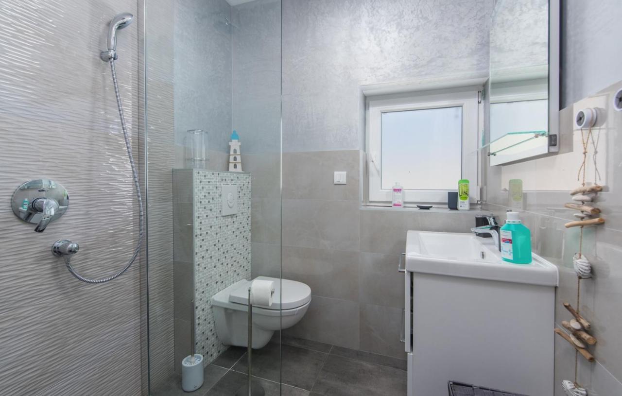 Modern Apartments With Shared Pool Near The Sea プーラ エクステリア 写真