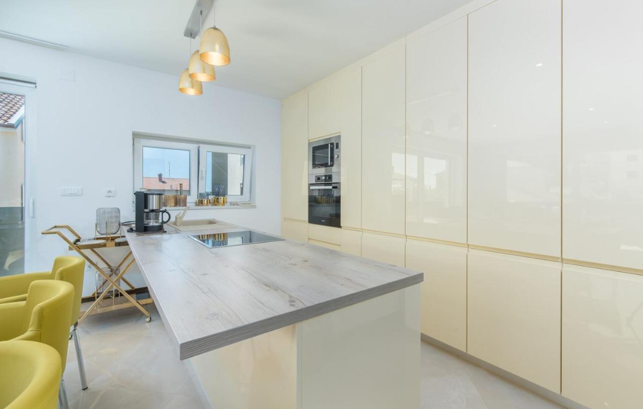 Modern Apartments With Shared Pool Near The Sea プーラ エクステリア 写真