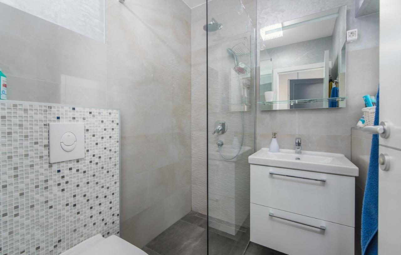 Modern Apartments With Shared Pool Near The Sea プーラ エクステリア 写真