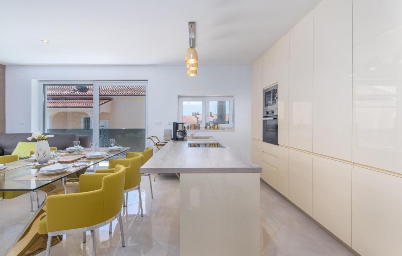 Modern Apartments With Shared Pool Near The Sea プーラ エクステリア 写真