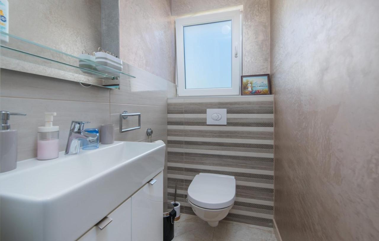 Modern Apartments With Shared Pool Near The Sea プーラ エクステリア 写真