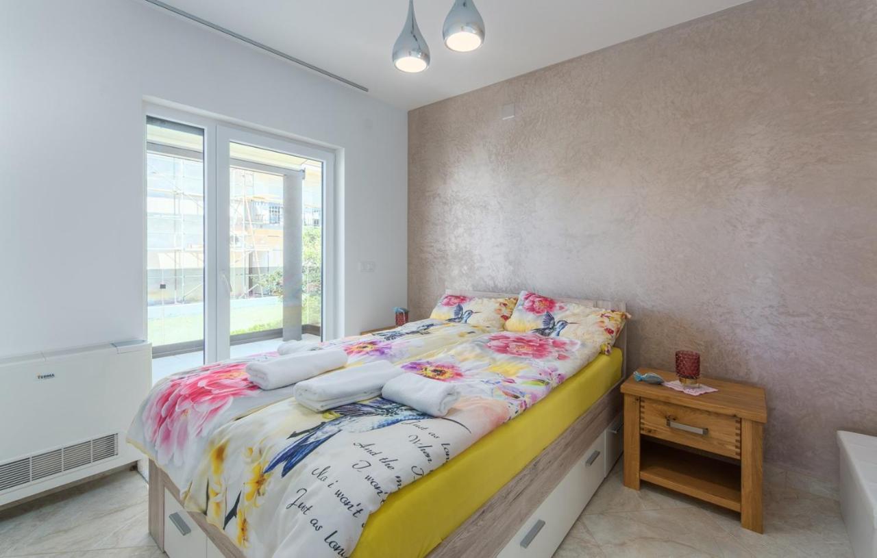 Modern Apartments With Shared Pool Near The Sea プーラ エクステリア 写真