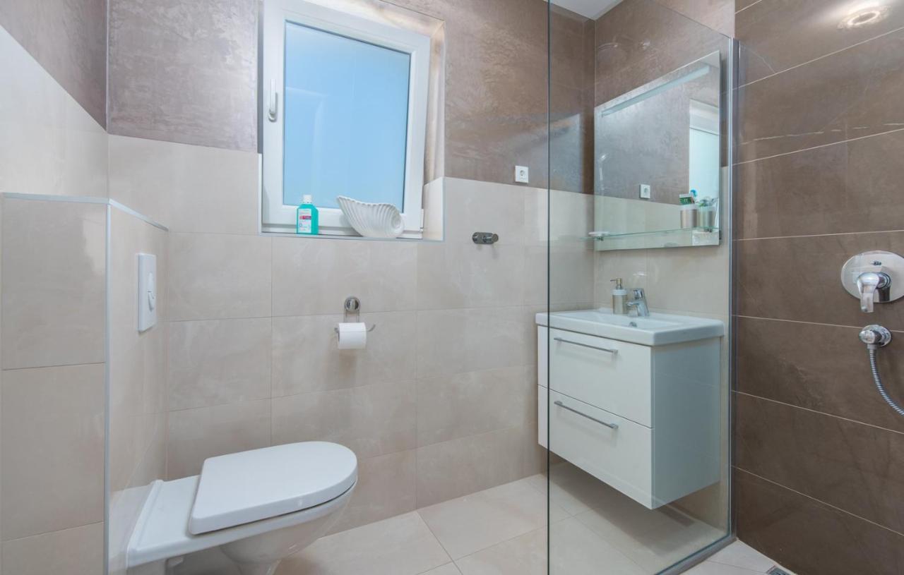 Modern Apartments With Shared Pool Near The Sea プーラ エクステリア 写真