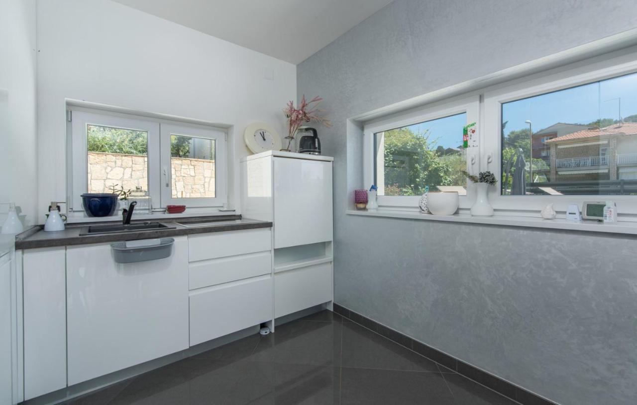 Modern Apartments With Shared Pool Near The Sea プーラ エクステリア 写真