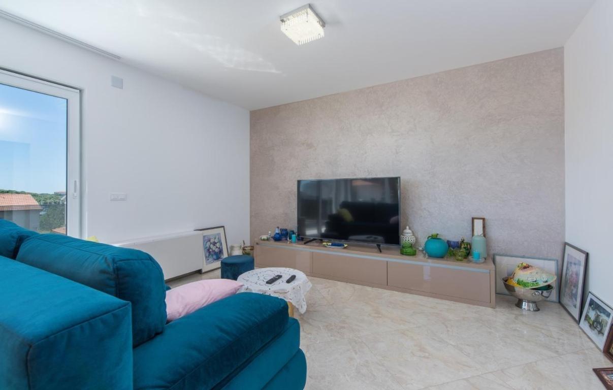 Modern Apartments With Shared Pool Near The Sea プーラ エクステリア 写真